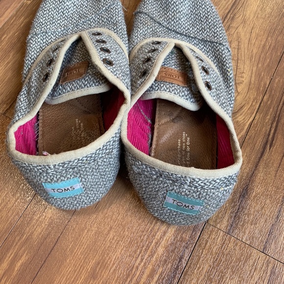 9/$35 Toms Shoes sz 9.5 women - Picture 3 of 4